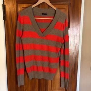 Gap sweater, minor pilling in armpits no flaws.